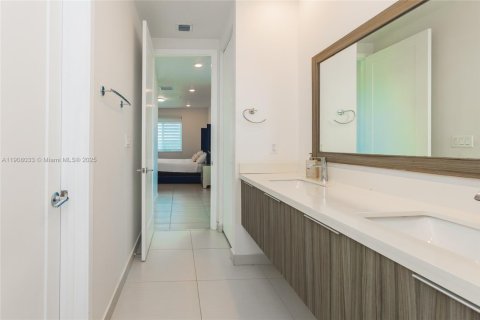 Снять в аренду кондоминиум в Дорал, Флорида 3 спальни, 102.38м2, № 1966293 - фото 19