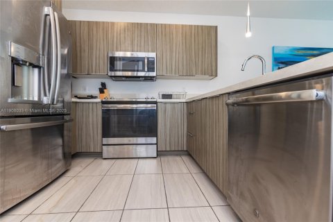 Снять в аренду кондоминиум в Дорал, Флорида 3 спальни, 102.38м2, № 1966293 - фото 12