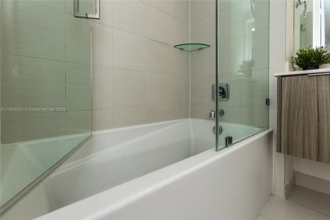 Снять в аренду кондоминиум в Дорал, Флорида 3 спальни, 102.38м2, № 1966293 - фото 26