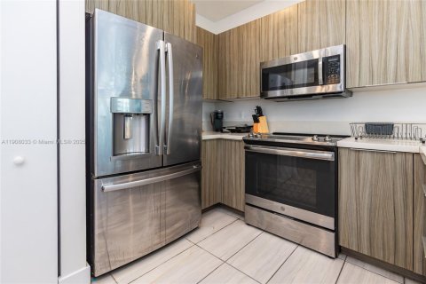 Снять в аренду кондоминиум в Дорал, Флорида 3 спальни, 102.38м2, № 1966293 - фото 11