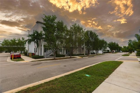 Снять в аренду кондоминиум в Дорал, Флорида 3 спальни, 102.38м2, № 1966293 - фото 5