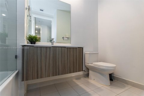 Снять в аренду кондоминиум в Дорал, Флорида 3 спальни, 102.38м2, № 1966293 - фото 24