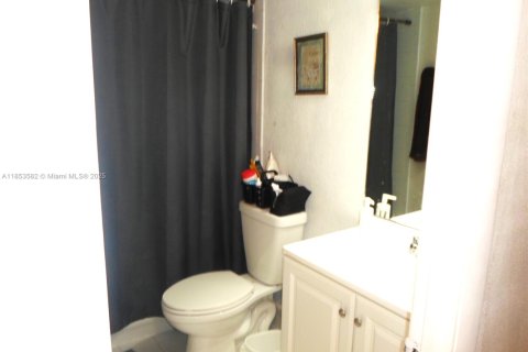 Condo in Miami, Florida, 2 bedrooms  № 1872041 - photo 27