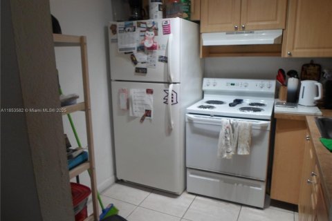 Condo in Miami, Florida, 2 bedrooms  № 1872041 - photo 25