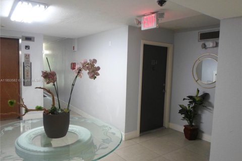 Condo in Miami, Florida, 2 bedrooms  № 1872041 - photo 18