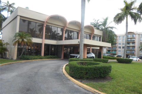 Condo in Miami, Florida, 2 bedrooms  № 1872041 - photo 14