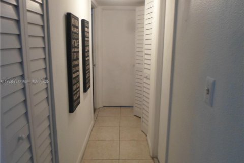 Condo in Miami, Florida, 2 bedrooms  № 1872041 - photo 26