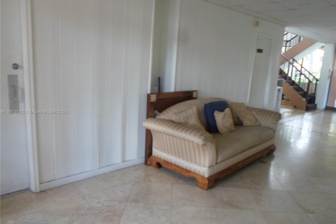 Condo in Miami, Florida, 2 bedrooms  № 1872041 - photo 10