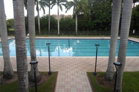 Condo in Miami, Florida, 2 bedrooms  № 1872041 - photo 6