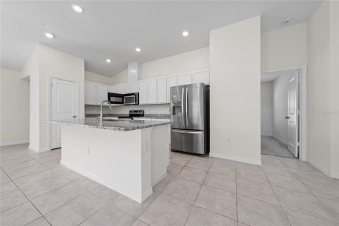House in Davenport, Florida 4 bedrooms, 172.98 sq.m. № 2258341 - photo 8