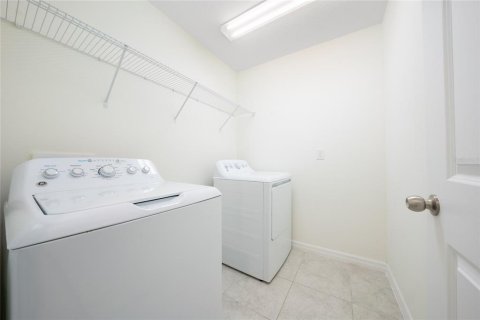 House in Davenport, Florida 4 bedrooms, 172.98 sq.m. № 2258341 - photo 23