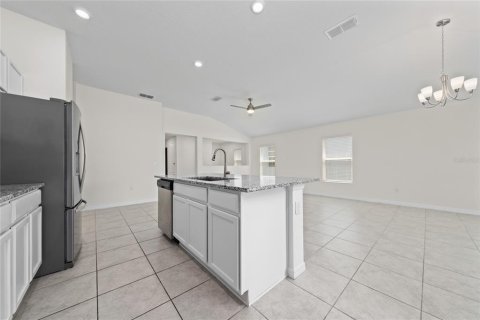 House in Davenport, Florida 4 bedrooms, 172.98 sq.m. № 2258341 - photo 9
