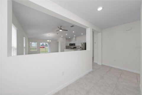 House in Davenport, Florida 4 bedrooms, 172.98 sq.m. № 2258341 - photo 10