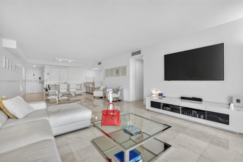 Купить кондоминиум в Бей-Харбор-Айлендс, Флорида 2 спальни, 116.87м2, № 2192116 - фото 13