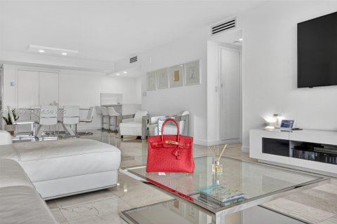 Купить кондоминиум в Бей-Харбор-Айлендс, Флорида 2 спальни, 116.87м2, № 2192116 - фото 14