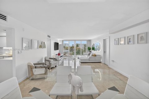Купить кондоминиум в Бей-Харбор-Айлендс, Флорида 2 спальни, 116.87м2, № 2192116 - фото 4
