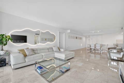 Купить кондоминиум в Бей-Харбор-Айлендс, Флорида 2 спальни, 116.87м2, № 2192116 - фото 11