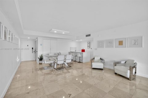 Купить кондоминиум в Бей-Харбор-Айлендс, Флорида 2 спальни, 116.87м2, № 2192116 - фото 15