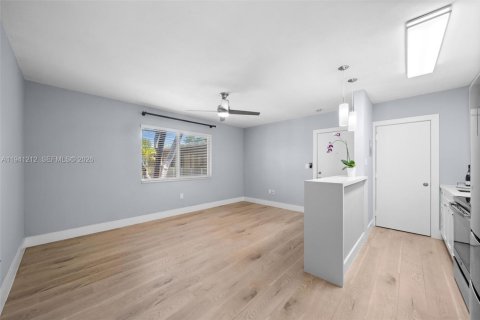 Снять в аренду кондоминиум в Саут-Майами, Флорида 1 спальня, 47.38м2, № 2005219 - фото 2