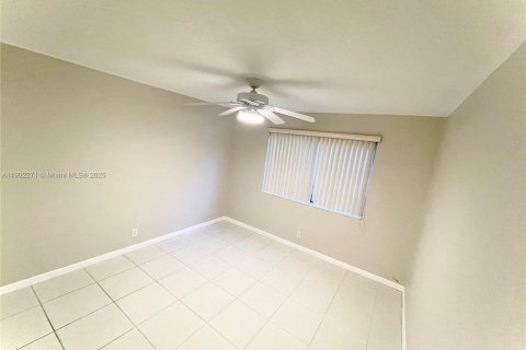 Condo in Fort Lauderdale, Florida, 3 bedrooms  № 1955996 - photo 3