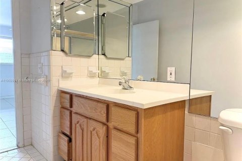 Condo in Fort Lauderdale, Florida, 3 bedrooms  № 1955996 - photo 15