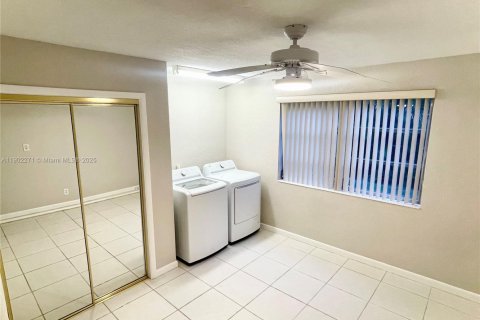 Condo in Fort Lauderdale, Florida, 3 bedrooms  № 1955996 - photo 7