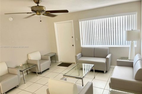 Condo in Fort Lauderdale, Florida, 3 bedrooms  № 1955996 - photo 14