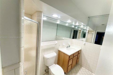 Condo in Fort Lauderdale, Florida, 3 bedrooms  № 1955996 - photo 9