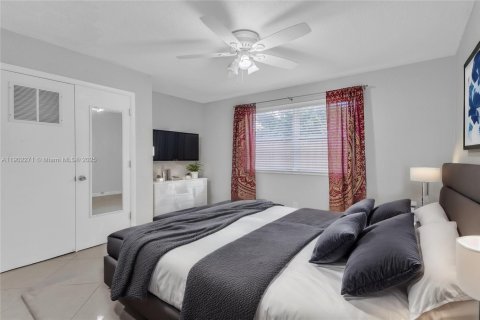 Condo in Fort Lauderdale, Florida, 3 bedrooms  № 1955996 - photo 25