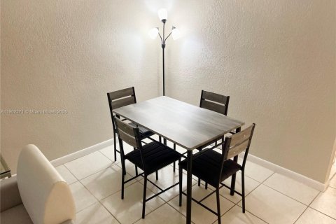 Condo in Fort Lauderdale, Florida, 3 bedrooms  № 1955996 - photo 10