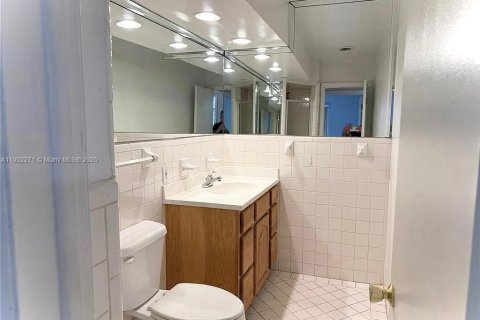 Condo in Fort Lauderdale, Florida, 3 bedrooms  № 1955996 - photo 16
