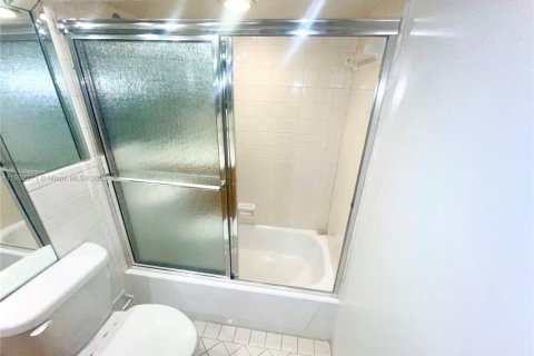 Condo in Fort Lauderdale, Florida, 3 bedrooms  № 1955996 - photo 20