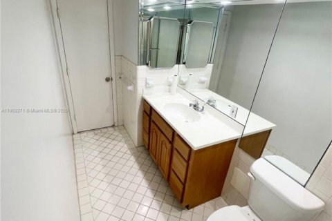 Condo in Fort Lauderdale, Florida, 3 bedrooms  № 1955996 - photo 6
