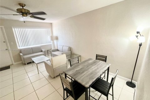 Condo in Fort Lauderdale, Florida, 3 bedrooms  № 1955996 - photo 13