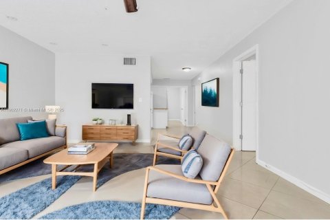 Condo in Fort Lauderdale, Florida, 3 bedrooms  № 1955996 - photo 4