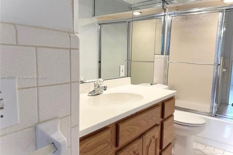 Condo in Fort Lauderdale, Florida, 3 bedrooms  № 1955996 - photo 22