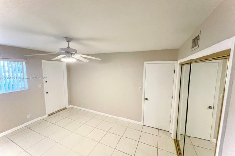 Condo in Fort Lauderdale, Florida, 3 bedrooms  № 1955996 - photo 5