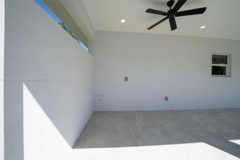 House in Lehigh Acres, Florida 4 bedrooms, 174.84 sq.m. № 1731225 - photo 27