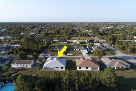 House in Lehigh Acres, Florida 4 bedrooms, 174.84 sq.m. № 1731225 - photo 28