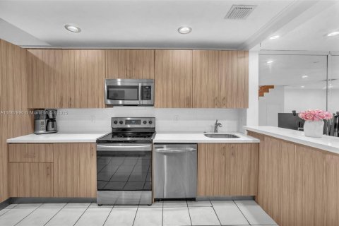 Copropriété à vendre à Doral, Floride: 2 chambres, 157.93 m2 № 1942221 - photo 3