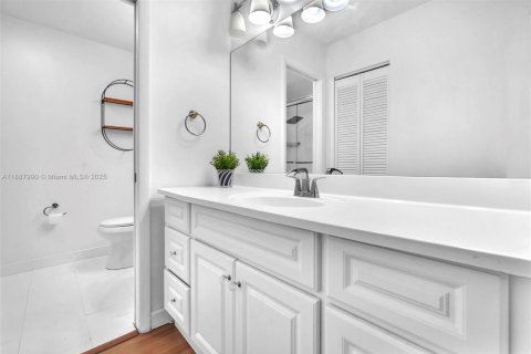 Copropriété à vendre à Doral, Floride: 2 chambres, 157.93 m2 № 1942221 - photo 17