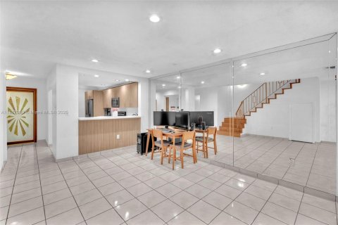 Copropriété à vendre à Doral, Floride: 2 chambres, 157.93 m2 № 1942221 - photo 8