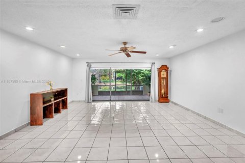 Copropriété à vendre à Doral, Floride: 2 chambres, 157.93 m2 № 1942221 - photo 9