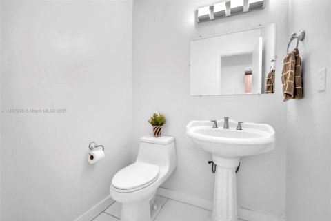 Copropriété à vendre à Doral, Floride: 2 chambres, 157.93 m2 № 1942221 - photo 10