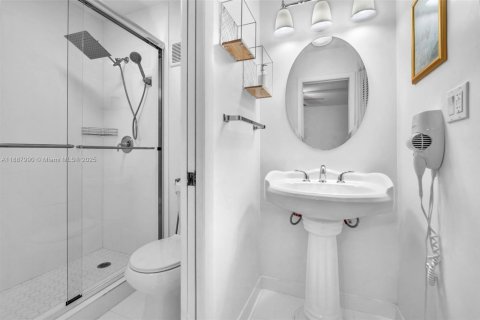 Copropriété à vendre à Doral, Floride: 2 chambres, 157.93 m2 № 1942221 - photo 13