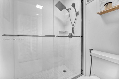 Copropriété à vendre à Doral, Floride: 2 chambres, 157.93 m2 № 1942221 - photo 14