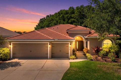House in Bradenton, Florida 4 bedrooms, 207.26 sq.m. № 2147541