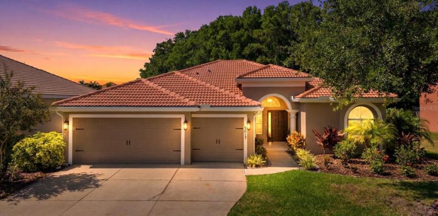 House in Bradenton, Florida 4 bedrooms, 207.26 sq.m. № 2147541