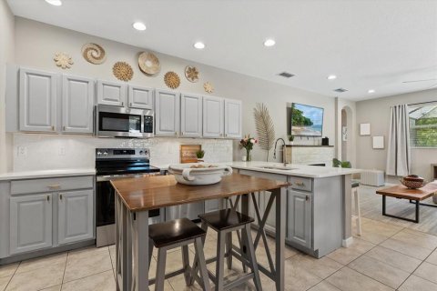 House in Bradenton, Florida 4 bedrooms, 207.26 sq.m. № 2147541 - photo 9