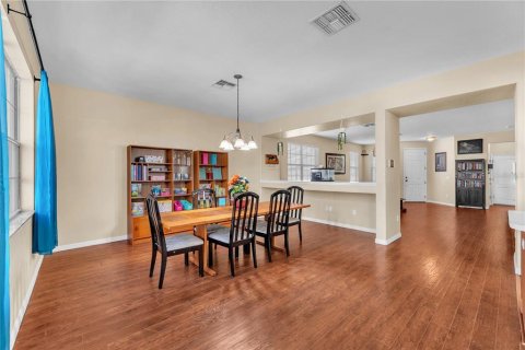 Villa ou maison à vendre à Land O' Lakes, Floride: 4 chambres, 246.38 m2 № 2419815 - photo 5